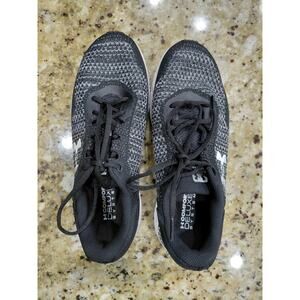 Mens Under Armor Shoe Size 9.5 black and grey excellent condition